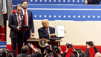 Trump firmó una orden ejecutiva para acabar con la ciudadanía por nacimiento en Estados Unidos.