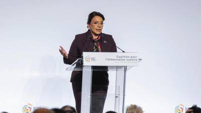 La presidenta de Honduras, Xiomara Castro, durante su viaje a Francia.