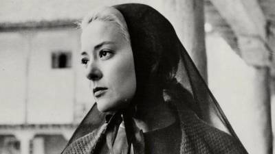 Silvia Pinal, quien interpretó a Viridiana, fue clave para llevar la visión de Buñuel a la pantalla. Su actuación capturó la inocencia y la desesperación de su personaje, convirtiéndola en una de las actuaciones más memorables de su carrera.