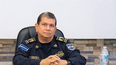 El director de la Policía Nacional Civil (PNC), Mauricio Arriaza Chicas, murió junto a otras ocho personas tras estrellarse el helicóptero en el que se trasladaban.