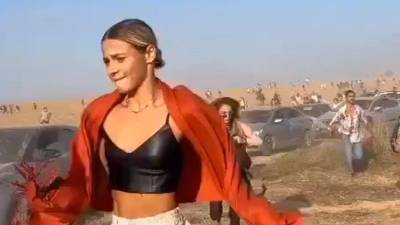 Al menos 260 cuerpos han sido recuperados por los servicios de emergencia israelíes del área del desierto próxima a la Franja de Gaza donde cientos de jóvenes celebraban un festival de música electrónica la madrugada del sábado, cuando miembros del grupo islamista palestino Hamás irrumpieron disparando.