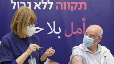 Las autoridades de Israel aprobaron la aplicación de una cuarta dosis para los adultos mayores y el personal sanitario.