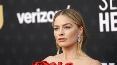 SANTA MONICA, CALIFORNIA - JANUARY 14: Margot Robbie attends the 29th Annual Critics Choice Awards at Barker Hangar on January 14, 2024 in Santa Monica, California. Frazer Harrison/Getty Images/AFP (Photo by Frazer Harrison / GETTY IMAGES NORTH AMERICA / Getty Images via AFP)