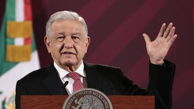 Obrador se pronunció contra las duras medidas migratorias impuestas por gobernadores republicanos.