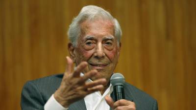 Mario Vargas Llosa ganó el nobel de literatura en 2010.