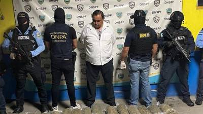 Óscar Gerardo Becerra García fue presentados por la Policía.