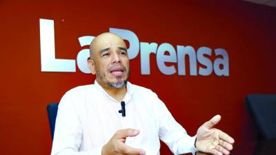 Hernán Amador durante una entrevista con Diario La Prensa. Fotos: Melvin Cubas y cortesía