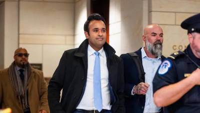 El millonario Vivek Ramaswamy, uno de los líderes del ‘Departamento de Eficiencia Gubernamental’ del gobierno de Trump, ha causado controversia por sus dichos sobre los ingenieros extranjeros.