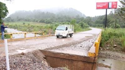 Con las lluvias un carril de la carretera internacional CA-11 que conduce a la aduana El Florido, entre Honduras y Guatemala.