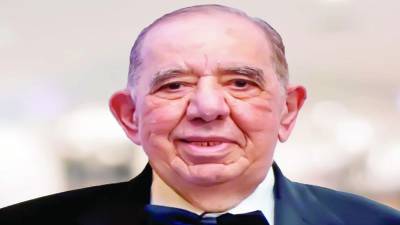 Su esposa, hijos, nietos y bisnietos lamentan la pérdida irreparable del patriarca.