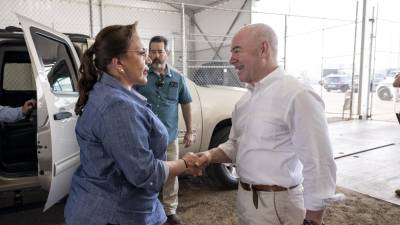 Castro y Mayorkas este sábado en Texas.