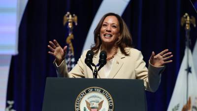 La vicepresidenta Kamala Harris habla durante el almuerzo de Justicia Social de Boule en el Zeta Phi Beta 2024 Grand Boule en Indianápolis, Indiana, Estados Unidos, 24 de julio de 2024.