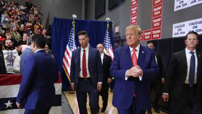 Trump enfrenta su primera prueba de fuego con las elecciones primarias en Iowa del próximo lunes.