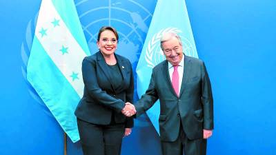 La presidenta con el secretario de la ONU.
