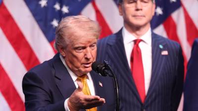 El presidente de Estados Unidos, Donald Trump (i), fue captado este 8 de julio, durante una rueda de prensa posterior a la Cumbre de la OTAN, en Ankara (Turquía).