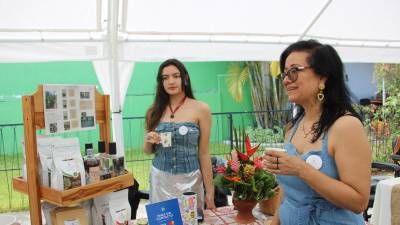 <b>Emprendedoras muestran sus productos y cafés elaborados y producidos por ellas mismas.</b>
