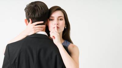 “Hay veces en que pienso que eso está mal, ya que él tiene novia y a mí no me gustaría que me hicieran lo que le hacemos a ella.”