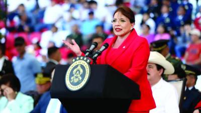La presidenta de Honduras, Xiomara Castro, durante la toma de posesión presidencial.