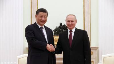 El mandatario chino, Xi Jinping se reunió con Putin este lunes en Moscú.
