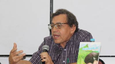 Manuel de Jesús Pineda, escritor y catedrático de la carrera de Letras de la UNAH-VS.