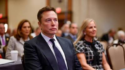El empresario y magnate Elon Musk, escuchando durante una reunión del presidente electo de Estados Unidos, Donald Trump, con legisladores republicanos.