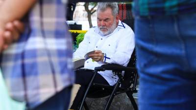 El alcalde de San Pedro Sula, Roberto Contreras, se declaró en huelga de hambre este lunes para exigir el pago de transferencias municipales al gobierno central.