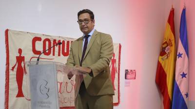 El embajador de España en Honduras, Diego Nuño García, habla luego de participar en un evento alusivo al Día de las personas cooperantes: Comprometidos con el Desarrollo Sostenible de Honduras, hoy en el Centro Cultural de España en Tegucigalpa (Honduras).