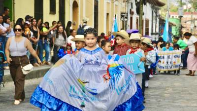El espíritu patriótico envolvió las calles de Santa Rosa de Copán en un desfile protagonizado por los niños del nivel de prebásica, quienes se unieron para celebrar el 202 aniversario de la independencia de Honduras.