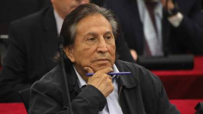 El expresidente Alejandro Toledo, asiste a la lectura de su sentencia este lunes, en Lima (Perú).