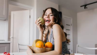 Comer saludable ayuda a mejorar la salud en general.