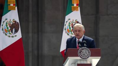 El presidente de México, Andrés Manuel López Obrador, habla durante el sexto informe de gobierno este domingo, en el Zócalo en Ciudad de México (México).