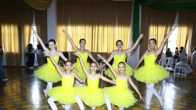Ballet: Las niñas de la Academia de Bellas Artes cautivaron con su presentación