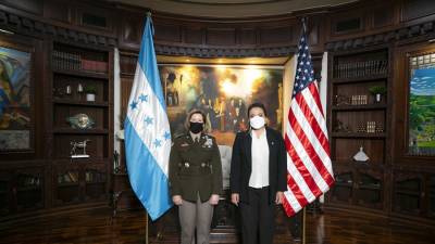 La jefa del Comando Sur de Estados Unidos, Laura J. Richardson y la presidenta de Honduras Xiomara Castro.