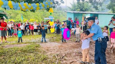 Policías celebran el Día del Niño con alegría en Intibucá