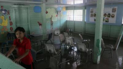 Los padres de familia de las escuelas de Campo Buena Vista y de Río Chiquito manifestaron preocupación por el mal estado y esperan que estas sean reparadas pronto. FOTOS: HÉCTOR EDÚ