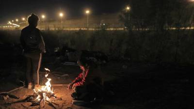 Inmigrantes en la frontera de México con Estados Unidos.