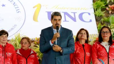 Fotografía cedida por el Palacio de Miraflores del presidente de Venezuela, Nicolás Maduro, hablando en un acto este viernes, en Caracas (Venezuela).