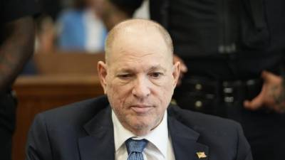 Weinstein, de 72 años, compareció el lunes en una breve audiencia en un tribunal de Queens,