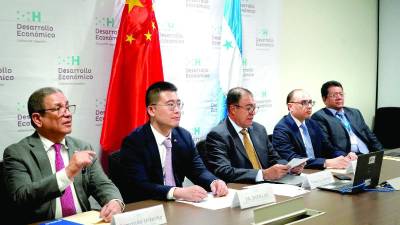 Autoridades de la Secretaría de Desarrollo Económico, Agricultura y Ganadería, Relaciones Exteriores, Finanzas y Secretaría de la Presidencia lideran la negociación con China.