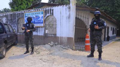 Son pocos los policías militares que aún se mantienen en la zona.