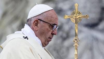 El Papa Francisco interrumpió la lectura de su homilía por problemas de respiración.