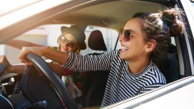 Dependiendo de las circunstancias puede ser mas benéfico transitar con las v<i>entanas</i> abiertas o con el aire acondicionado.