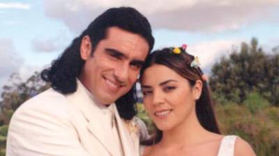 Miguel Varoni y Sandra Reyes en la escena de la boda entre Pedro y Paula en “Pedro, el escamoso”.