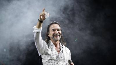 El exitoso compositor mexicano deleitó por más de dos horas cantando sus inmortales temas.
