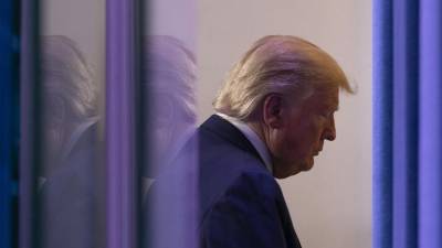 El equipo de defensa de Trump busca impedir una sentencia contra el magnate a diez días de la investidura.