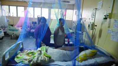 <b>Las salas y clínicas periféricas están abarrotadas de enfermos.</b>