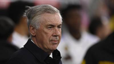 Carlo Ancelotti durante el encuentro ante el Atlético de Madrid por La Liga.