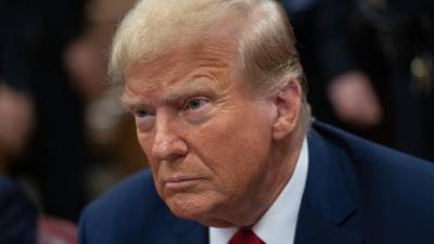 Trump regresó a Florida el fin de semana tras enfrentar una semana de audiencias en un juicio en Nueva York.