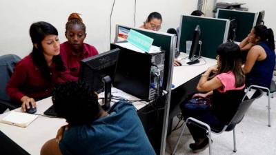 También hay opciones para quienes no tienen educación superior.