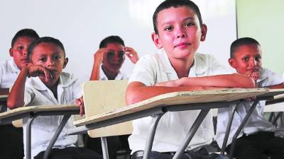 El déficit de pupitres para 2014 era de unas 400,000 unidades.